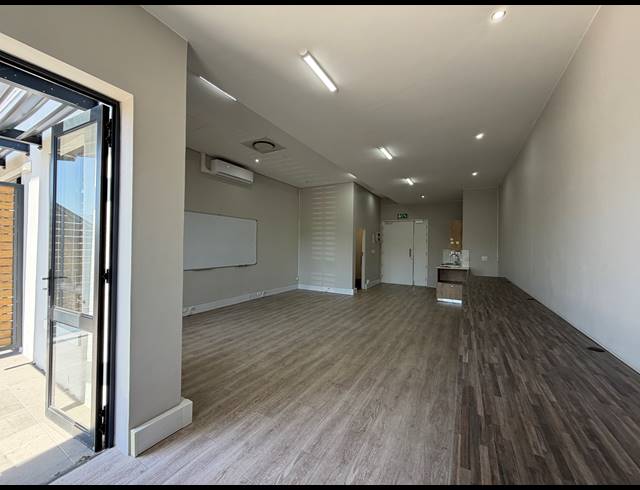 81M² OFFICE TO LET IN PAARDEVLEI